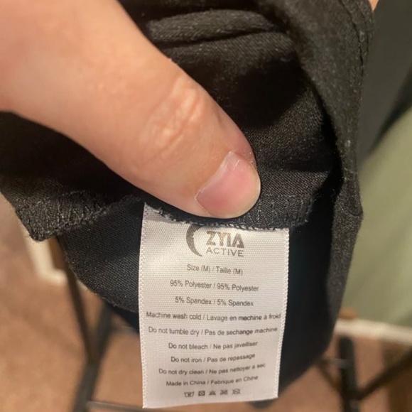 Zyia Black Shoulder tee - Picture 4 of 4